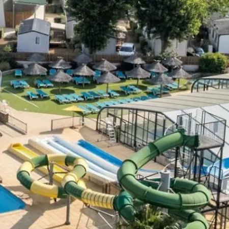 Domaine De La Yole Parque de Campismo *