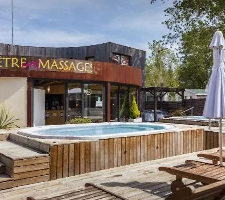 Mobil Premium Domaine De La Yole, Valras Plage, Piscine Et Proche 캠프장